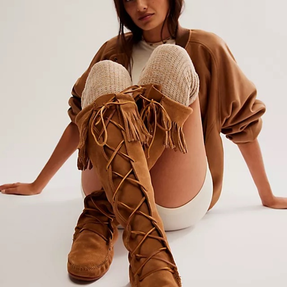 Minnetonka Brown Suede Lace-Up Boots